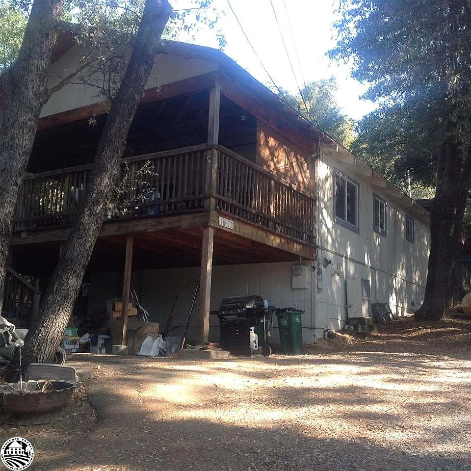 16611 Creekside Dr photo 1