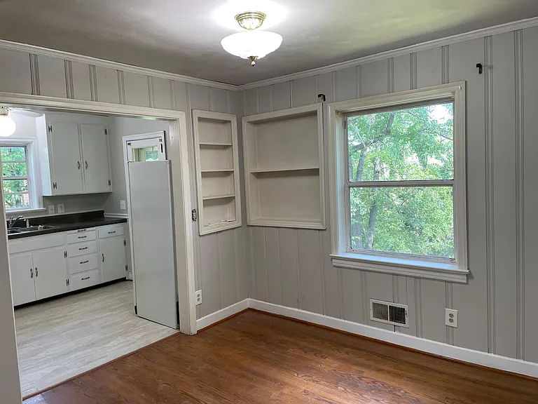 2253 Memorial Ave SW — Photo 8