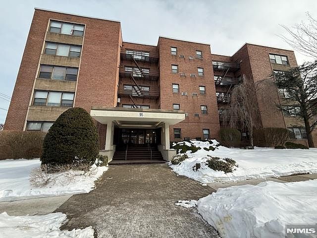 1st image of 95 Orient Way APT 1H