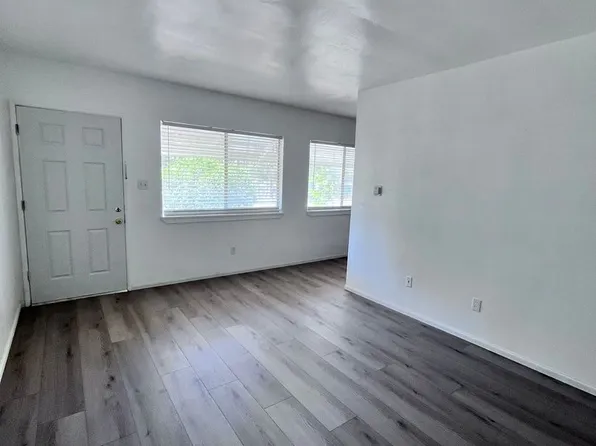High Street (DD), 901-905 E High Ave #903, Redlands, CA 92374