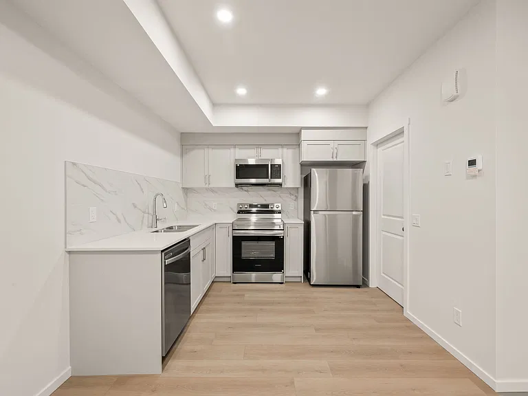 527 Black Stone Blvd — Photo 5