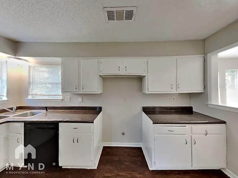 2406 Jenwood St — Photo 9
