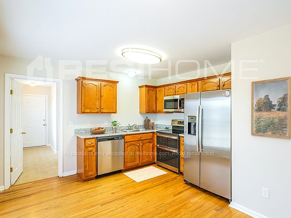 3rd image of 1607 Wellington Dr
