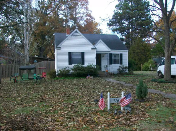 176 Batesville Dr, Batesville, MS 38606