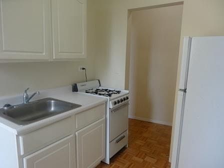 5th image of 542 E 79th St APT 4P