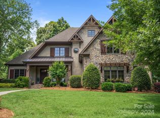 2019 Climbing Rose Ln, Matthews, NC 28104