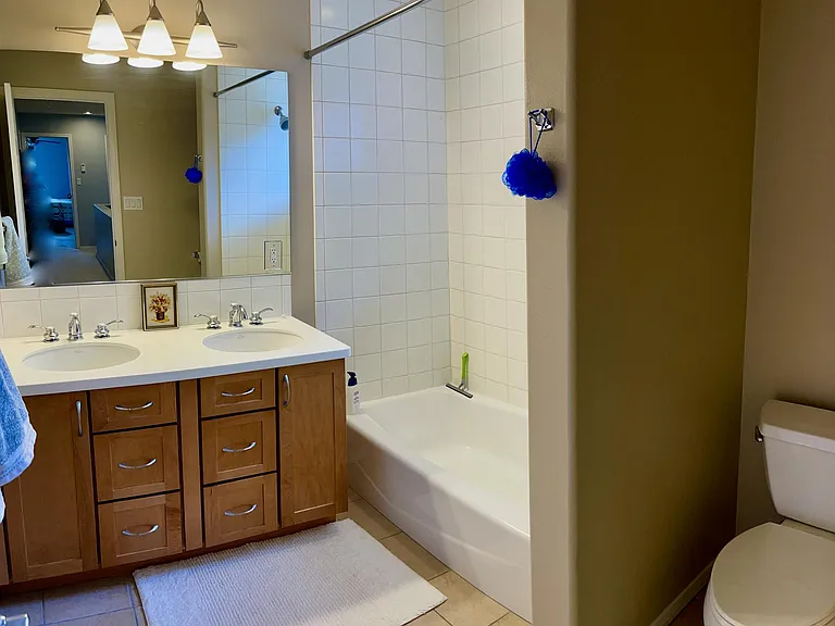 Full bath for 3rd/4th bdrms