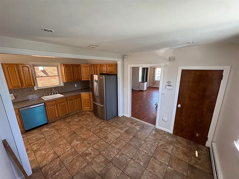 8906 Tonnelle Ave — Photo 6