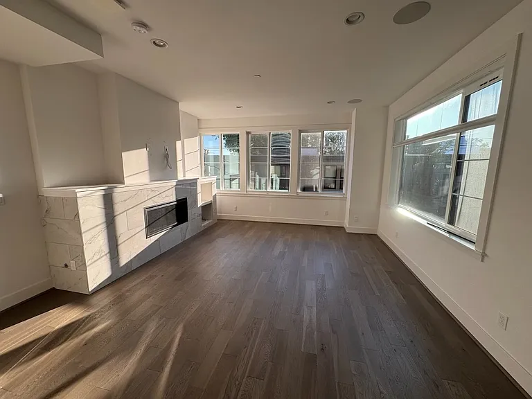 947 W McGraw St #41 — Photo 6