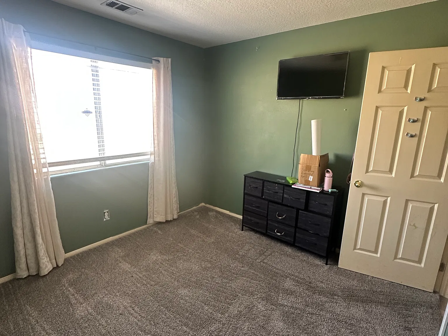 3 bed, 1220 sqft, $3,100 — Photo 2