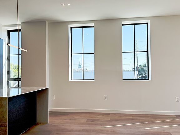 4th image of 301 13th St #201
