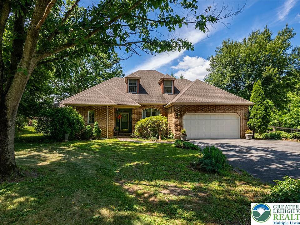 1st image of 358 Chalet Dr