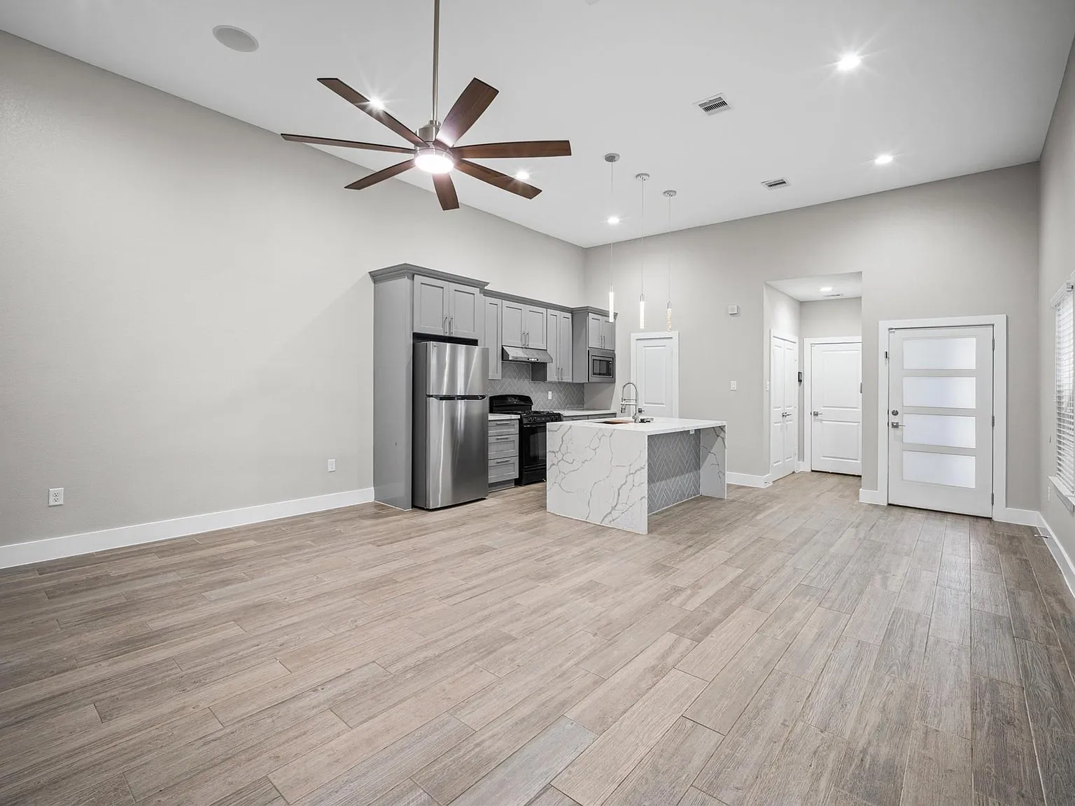 3 bed, 2.0 bath, 1570 sqft, $1,950 — Photo 4