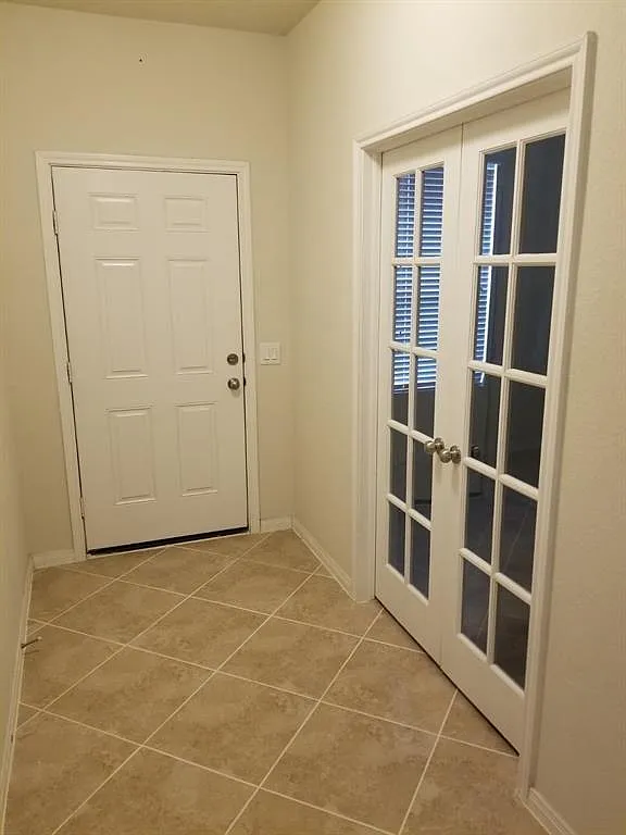 3 bed, 2.5 bath, 2817 sqft, $2,250 — Photo 3