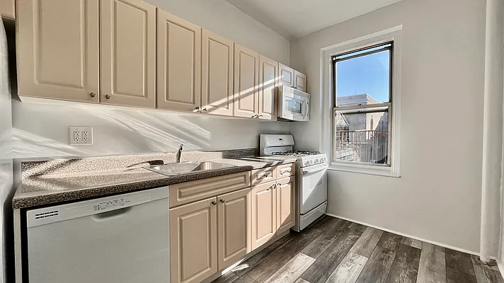 Rented by Sovereign Associates | media 8