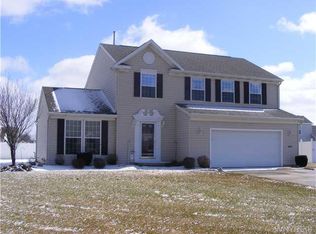 6523 Emily Ln, Lockport, NY 14094