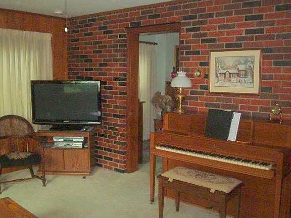 4th image of 127 Southwood Dr