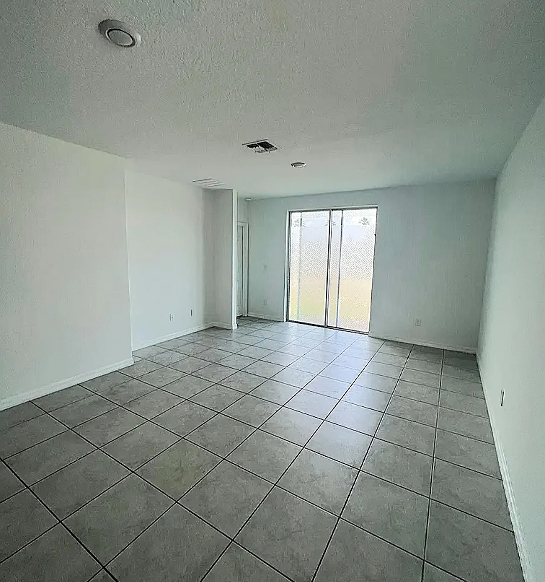 3 bed, 1268 sqft, $2,095 — Photo 4