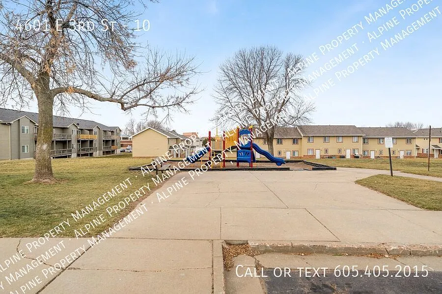 East Pointe — Photo 2