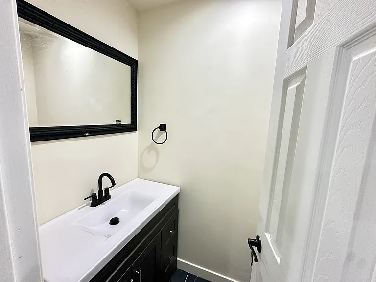 1103 N Maple St — Photo 22