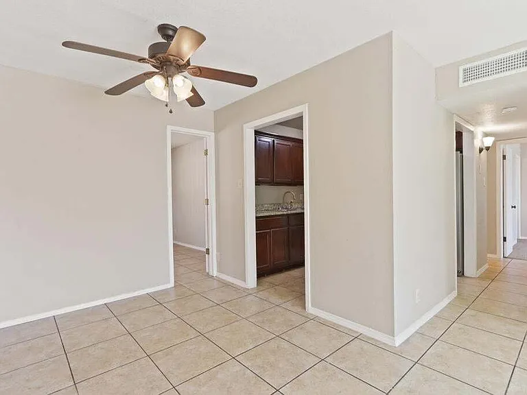 304 Carnival Dr — Photo 14