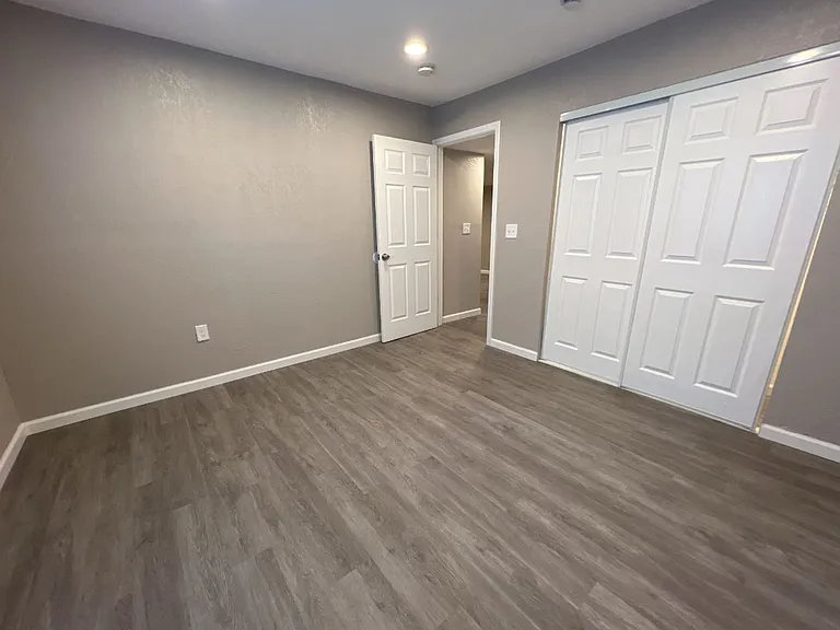 4524 Thompson Ct #B — Photo 8