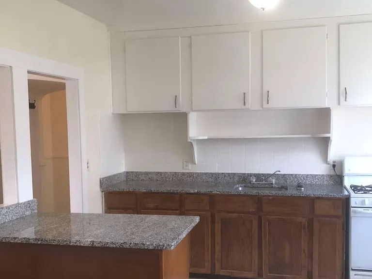 118 Seabury St — Photo 9