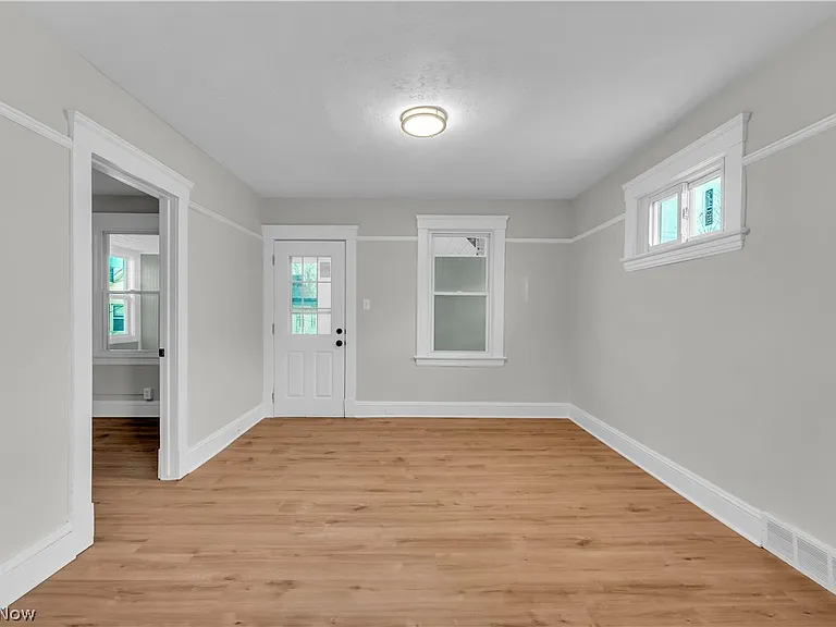 1330 W 67th St — Photo 11