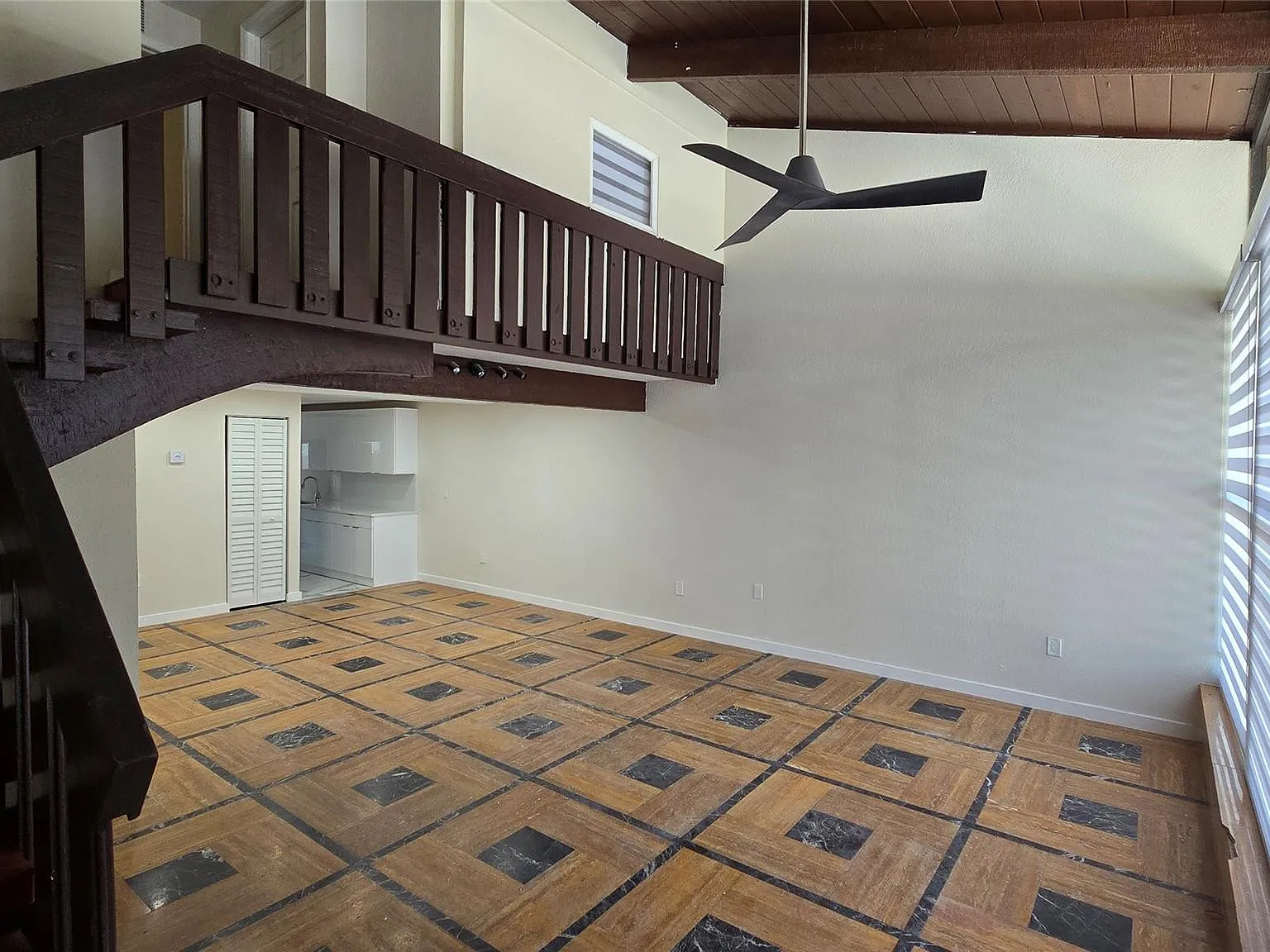 3 bed, 3.0 bath, 1634 sqft, $2,700 — Photo 2