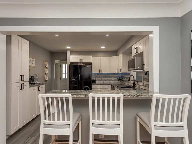 4243 Beverly Dr — Photo 17