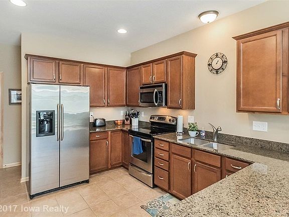 4th image of 607 Villa Ct