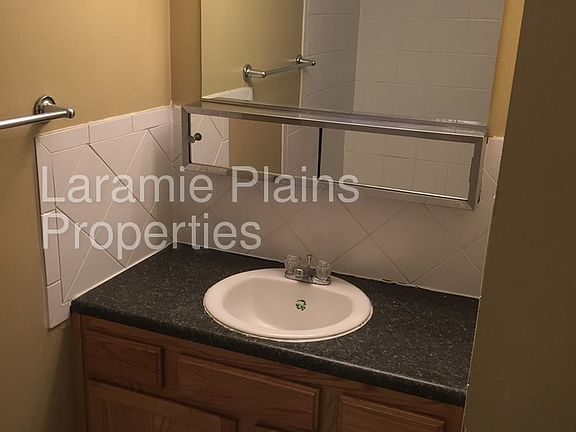 3rd image of 1415 E Gibbon St APT 14