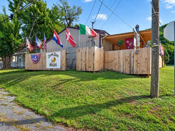605 E 5th St, Damascus, VA 24236