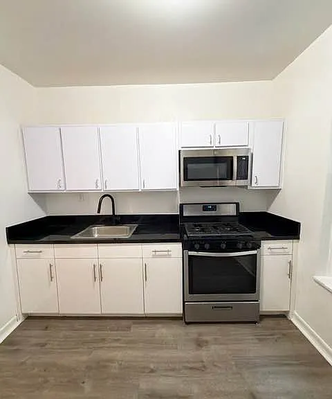 5009 Broadway #2 — Photo 2