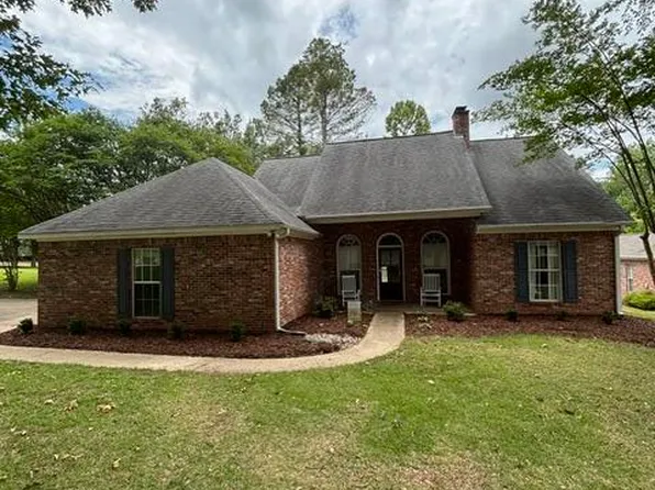 201 Winterset Dr, Starkville, MS 39759