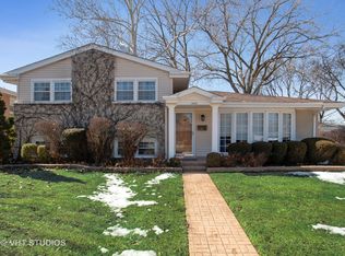 1020 N Stratford Rd, Arlington Heights, IL 60004