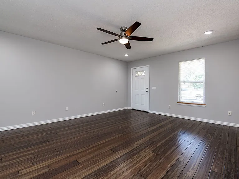 428 Southland St — Photo 6