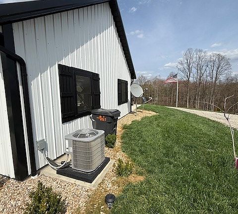 3rd image of 33385 Dixon Rd