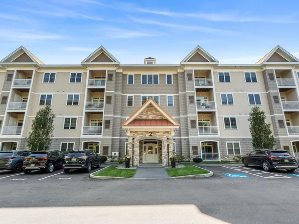 2 Henry David Drive #301, Nashua, NH 03062