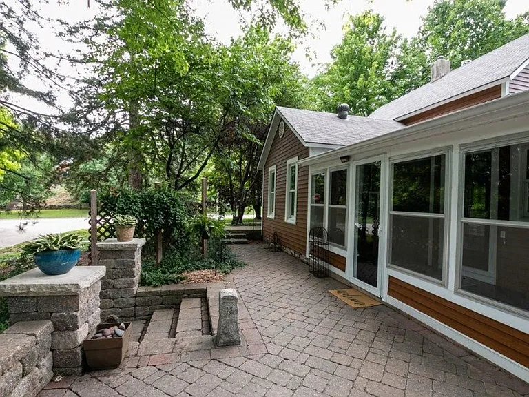 1800 Poyntz Ave — Photo 44