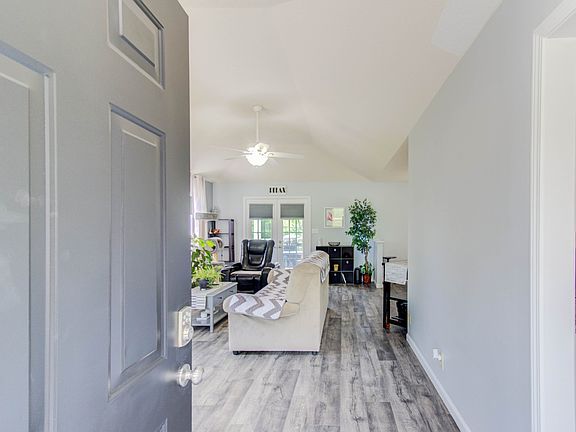 5th image of 748 W Creek Dr