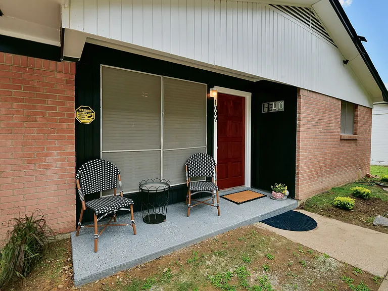 1009 Meadow Park Dr — Photo 12