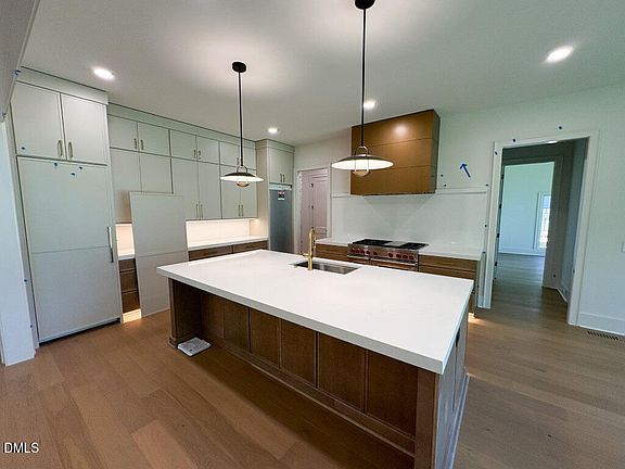 5th image of 3422 Redbud Ln