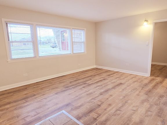 3rd image of 4848 W 83rd St APT C