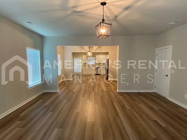 285 Avalon Way — Photo 3