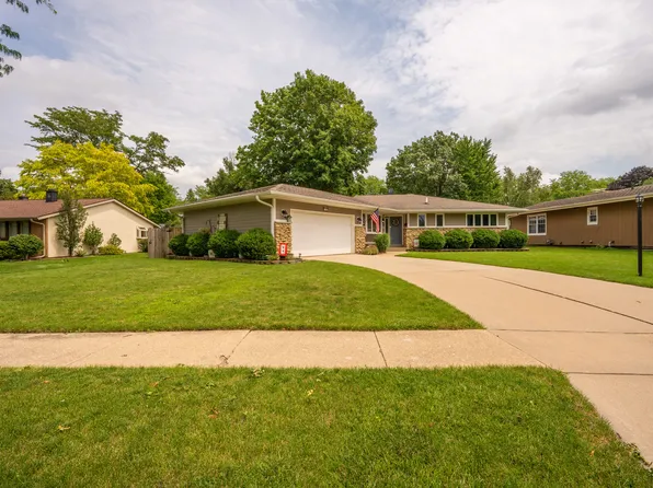 1608 Mayflower Dr, Dekalb, IL 60115
