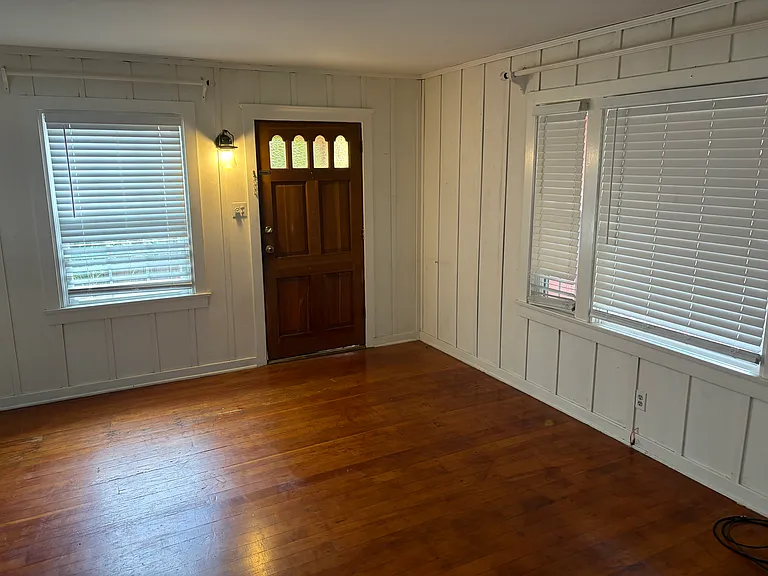 10022 Leona St — Photo 8