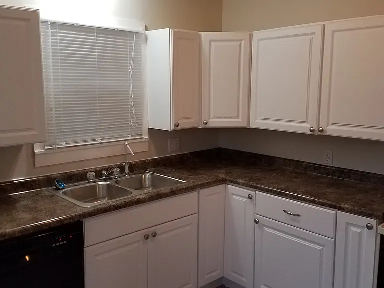 1576 College Ave — Photo 8