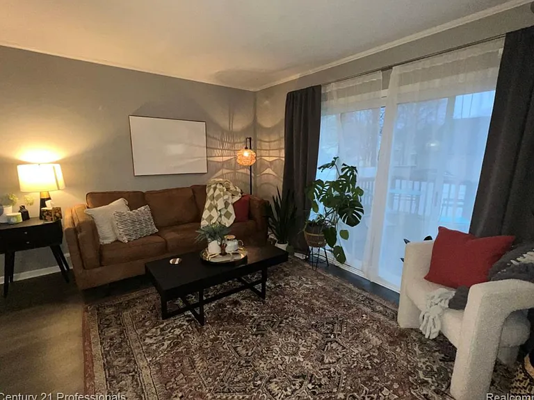 95 Walnut Blvd — Photo 9