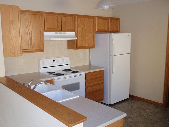 2nd image of 1715 Clover Dr